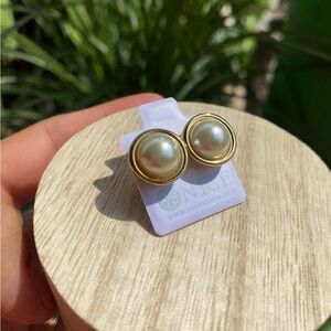 Elegant Gold Pearl Stud Earrings‎